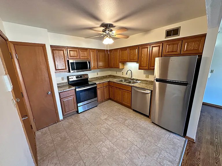 215 Clark St, Pewaukee, WI